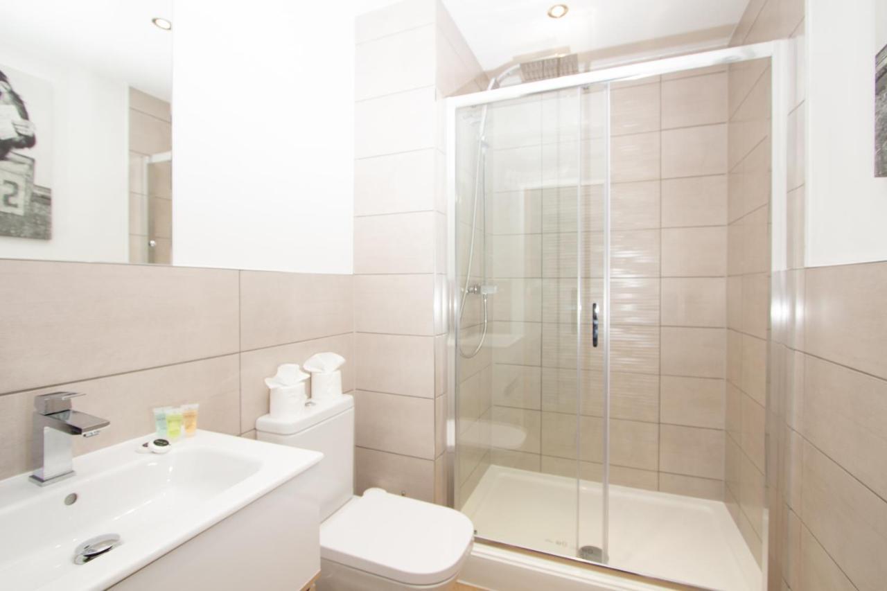 Stylish Studio Apt Overlooking Old Trafford Manchester Exterior photo