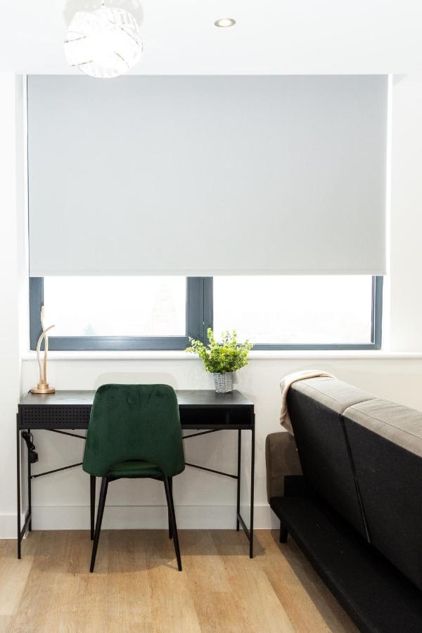 Stylish Studio Apt Overlooking Old Trafford Manchester Exterior photo